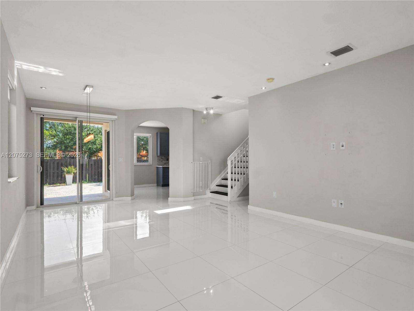 15392 SW 25th Ter — Photo 4