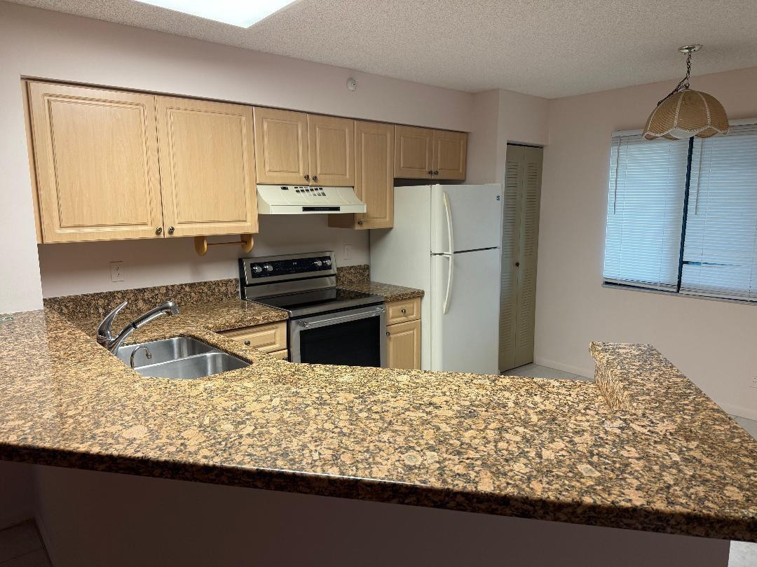 2205 S Cypress Bend Drive # 307 — Photo 3