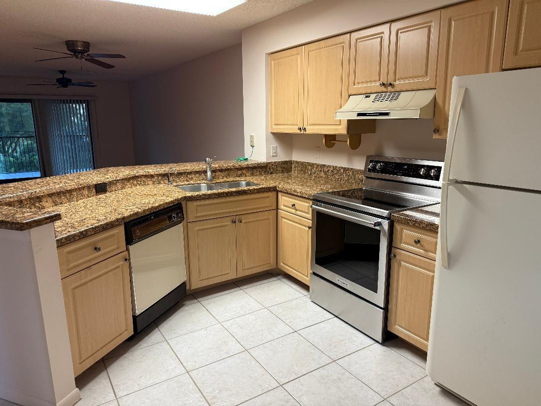 2205 S Cypress Bend Drive # 307, Pompano Beach FL 33069