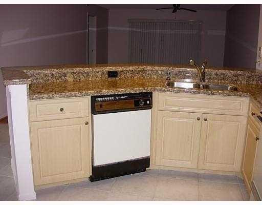 2205 S Cypress Bend Drive # 307 — Photo 4