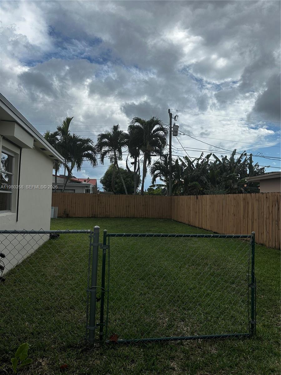 7540 SW 37th St — Photo 3