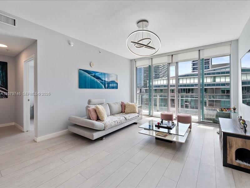 1111 SW 1st Ave # UPH4015 — Photo 3
