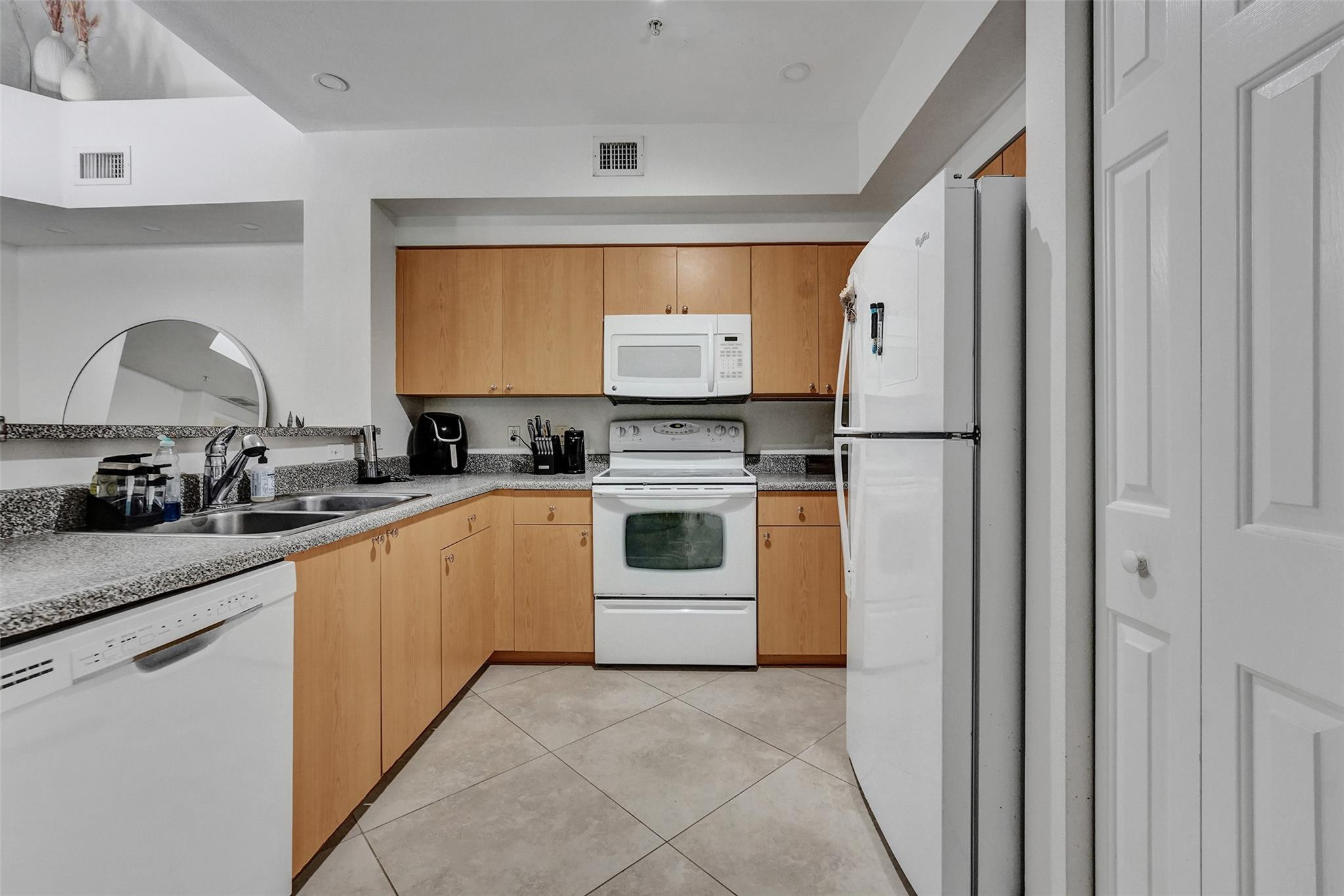 7940 N NOB HILL Road # 304 — Photo 3
