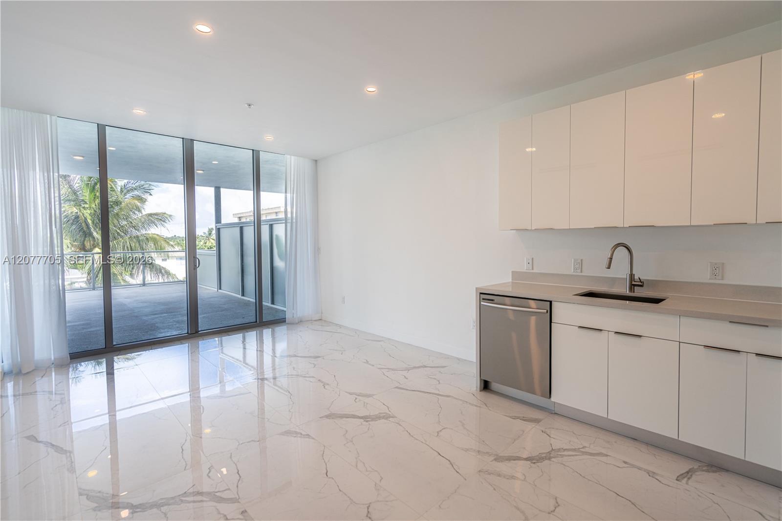 8425 Crespi Blvd # 302 — Photo 3