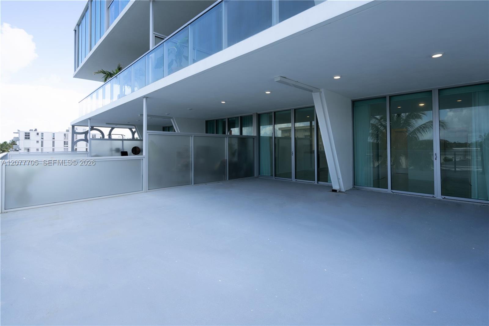 8425 Crespi Blvd # 302 — Photo 4