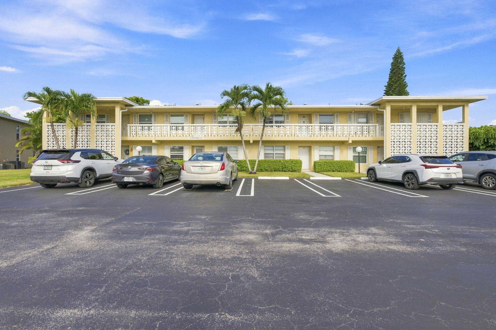 1121 CACTUS Terrace # 203, Delray Beach FL 33445