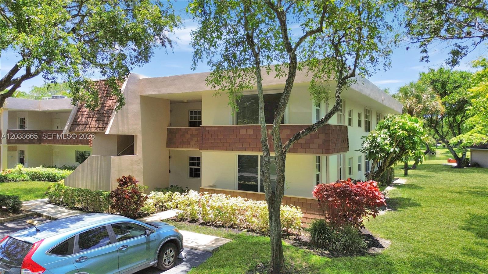 3641 Oaks Clubhouse Dr # 201, Pompano Beach FL 33069