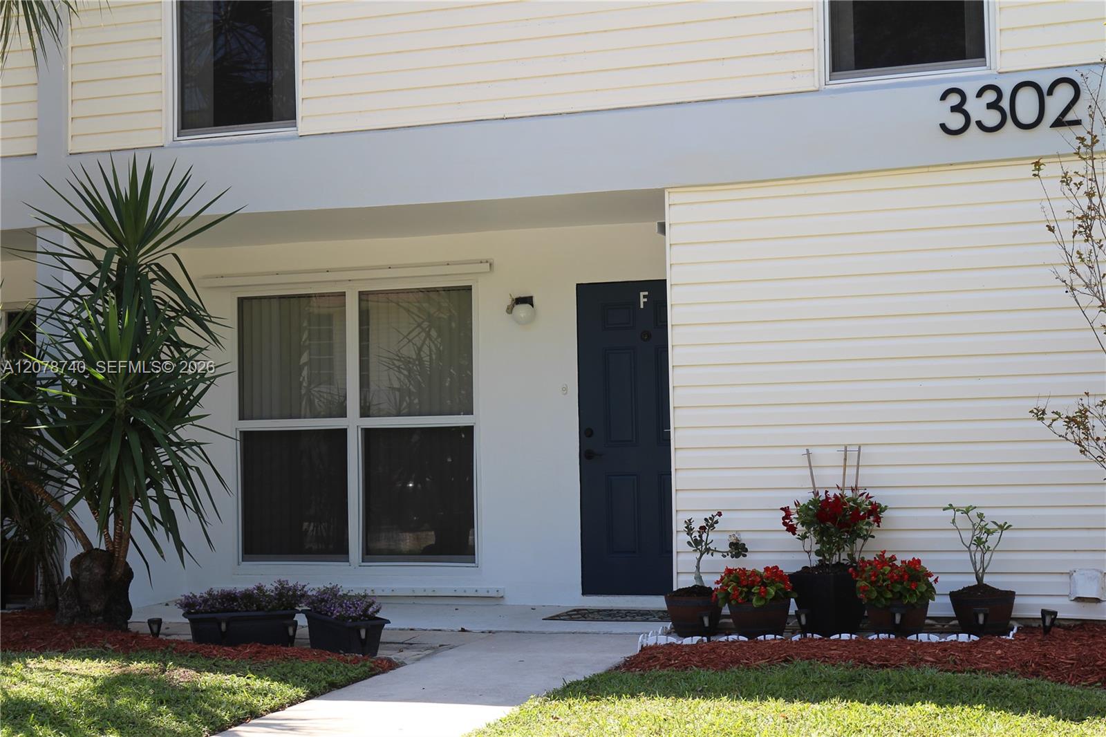 3302 Farragut St # 5f — Photo 3