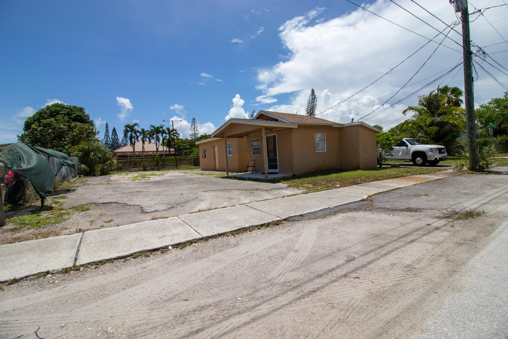 242 SW 7TH Court — Photo 4