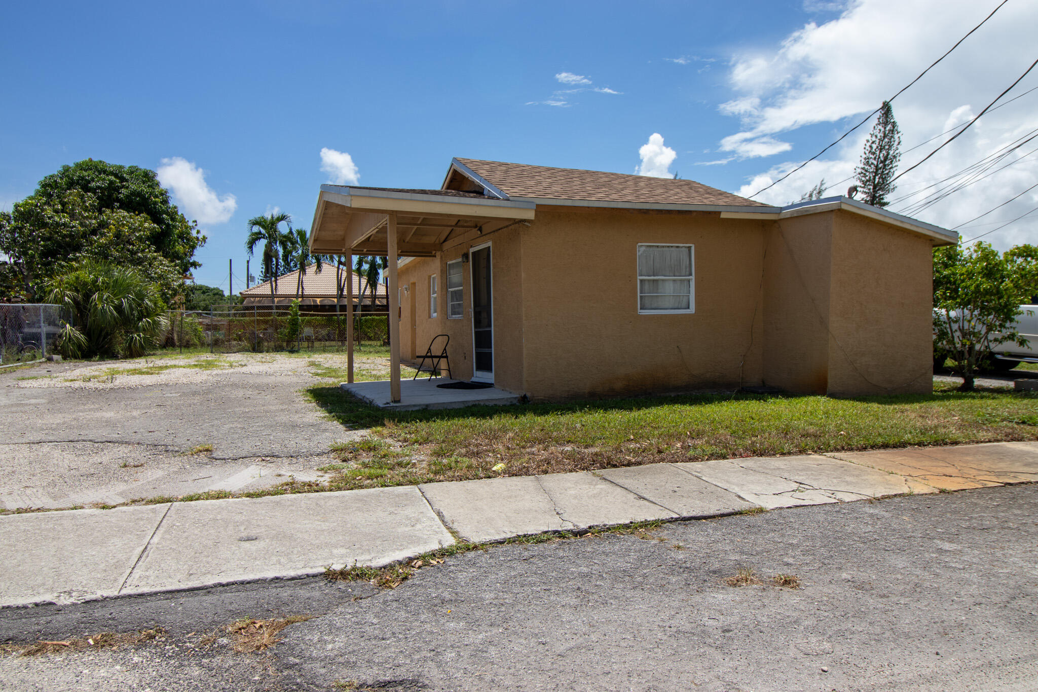242 SW 7TH Court — Photo 2