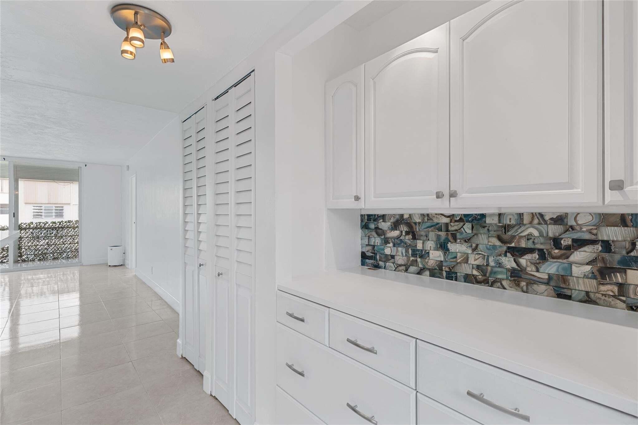 2841 Somerset Drive # 311 — Photo 4