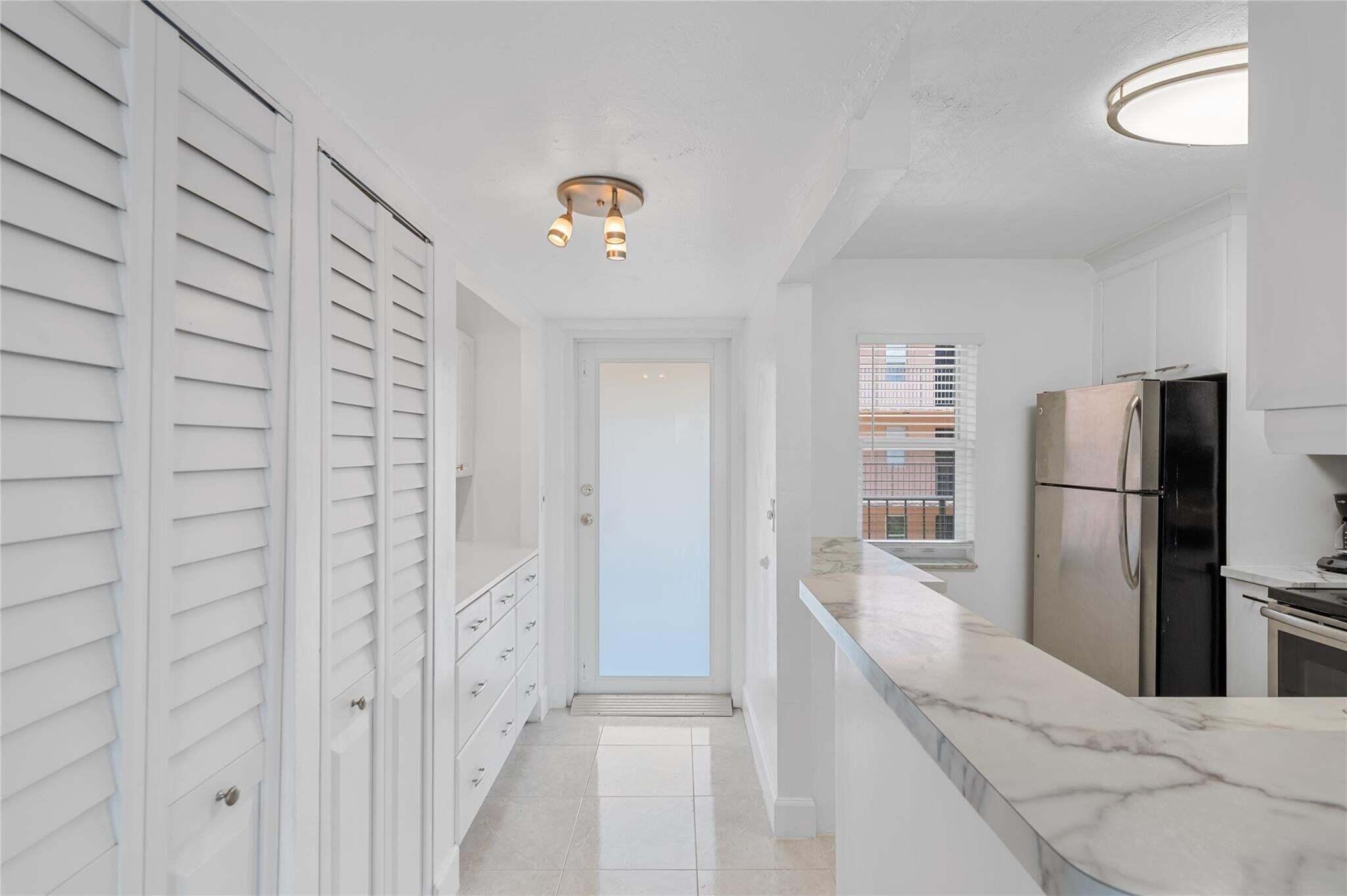 2841 Somerset Drive # 311 — Photo 3