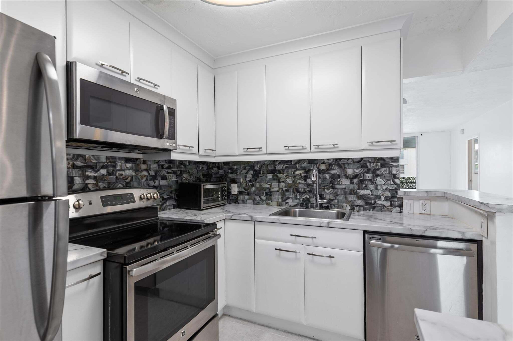 2841 Somerset Drive # 311 — Photo 5