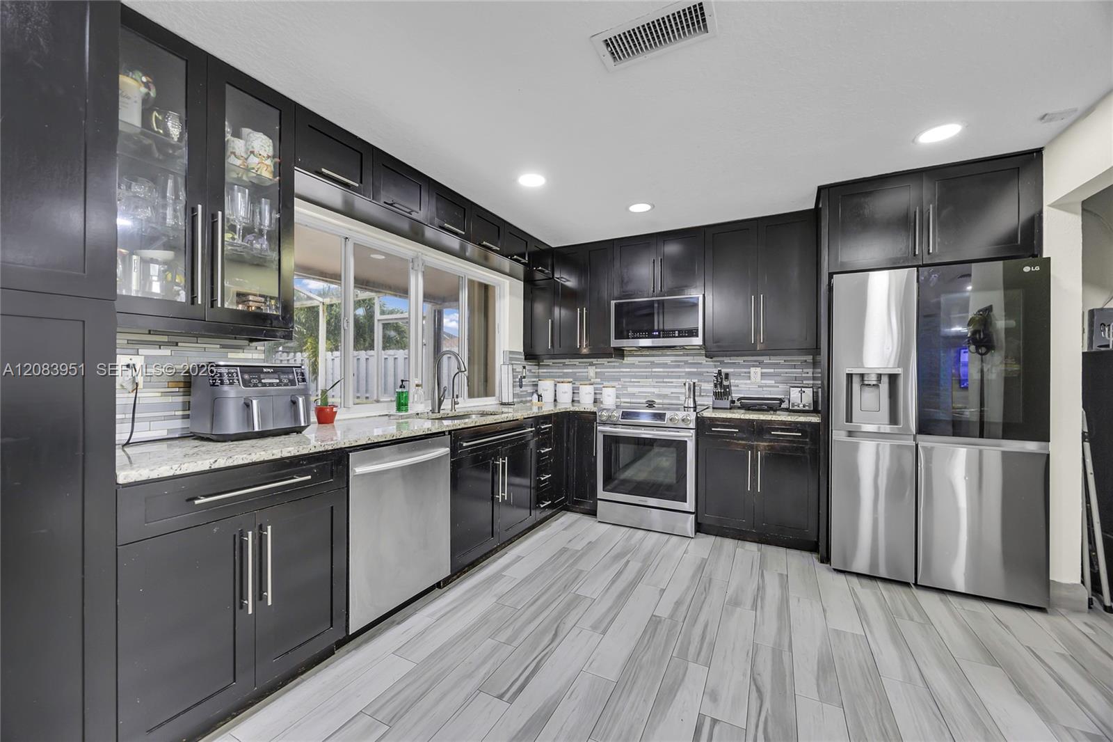 8441 Sunset Strip — Photo 3