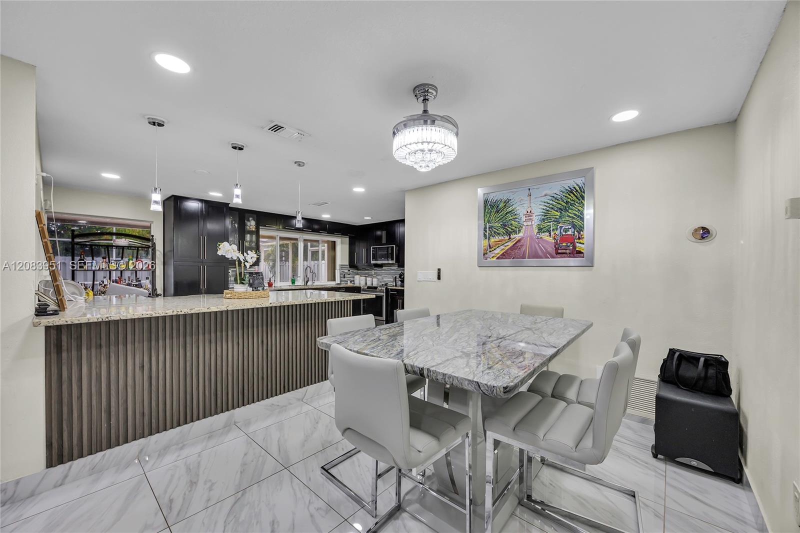 8441 Sunset Strip — Photo 4