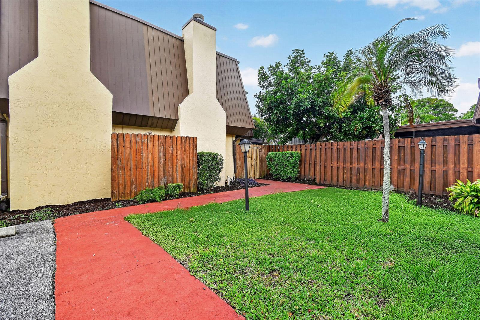 3502 Gardens E Drive # B, Palm Beach Gardens FL 33410