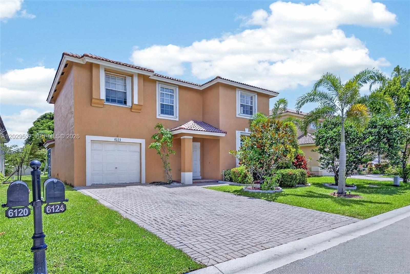 6124 NW 40th St, Coral Springs FL 33067