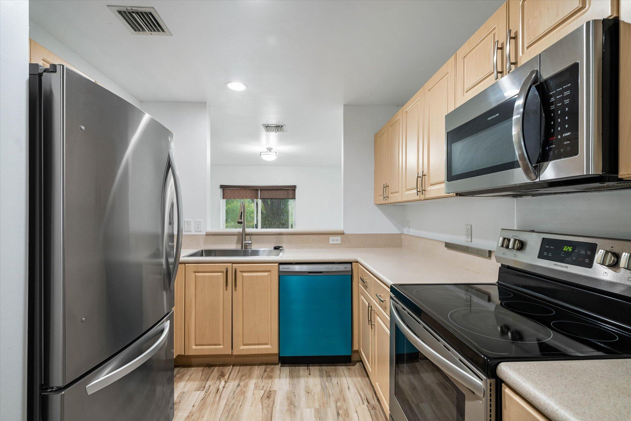 2030 NW 99th Way — Photo 5