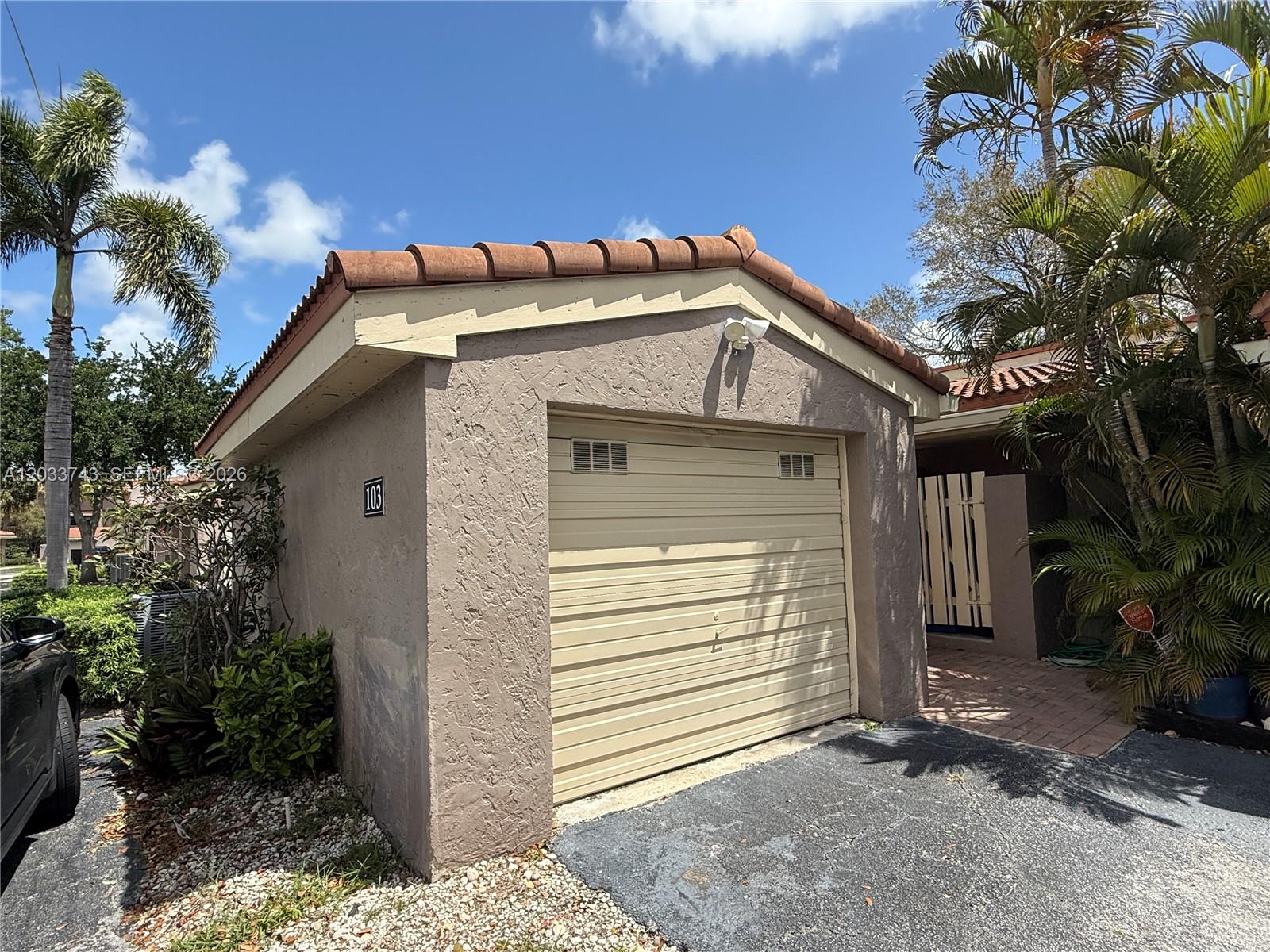 103 Tweedbrook Ln # 101, Hollywood FL 33021