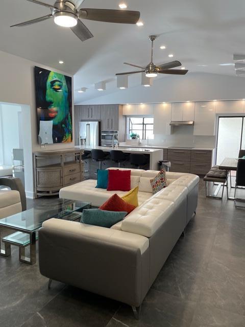 10 COLUMBIA Court — Photo 3