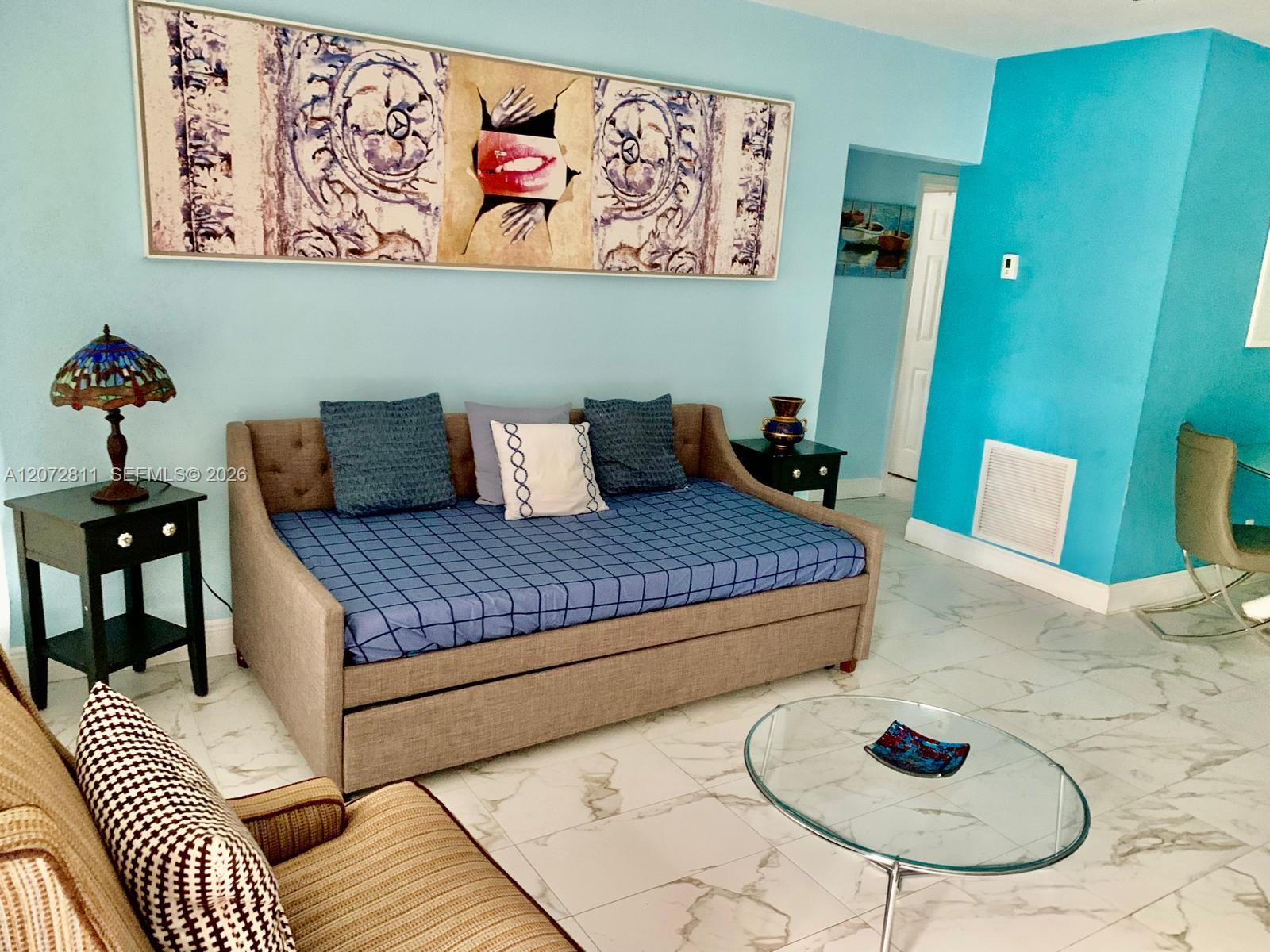 2 NE 45th St # 4 — Photo 4