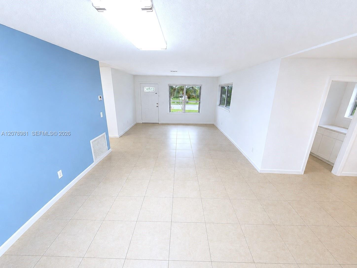 4940 SW 25th Ave — Photo 2