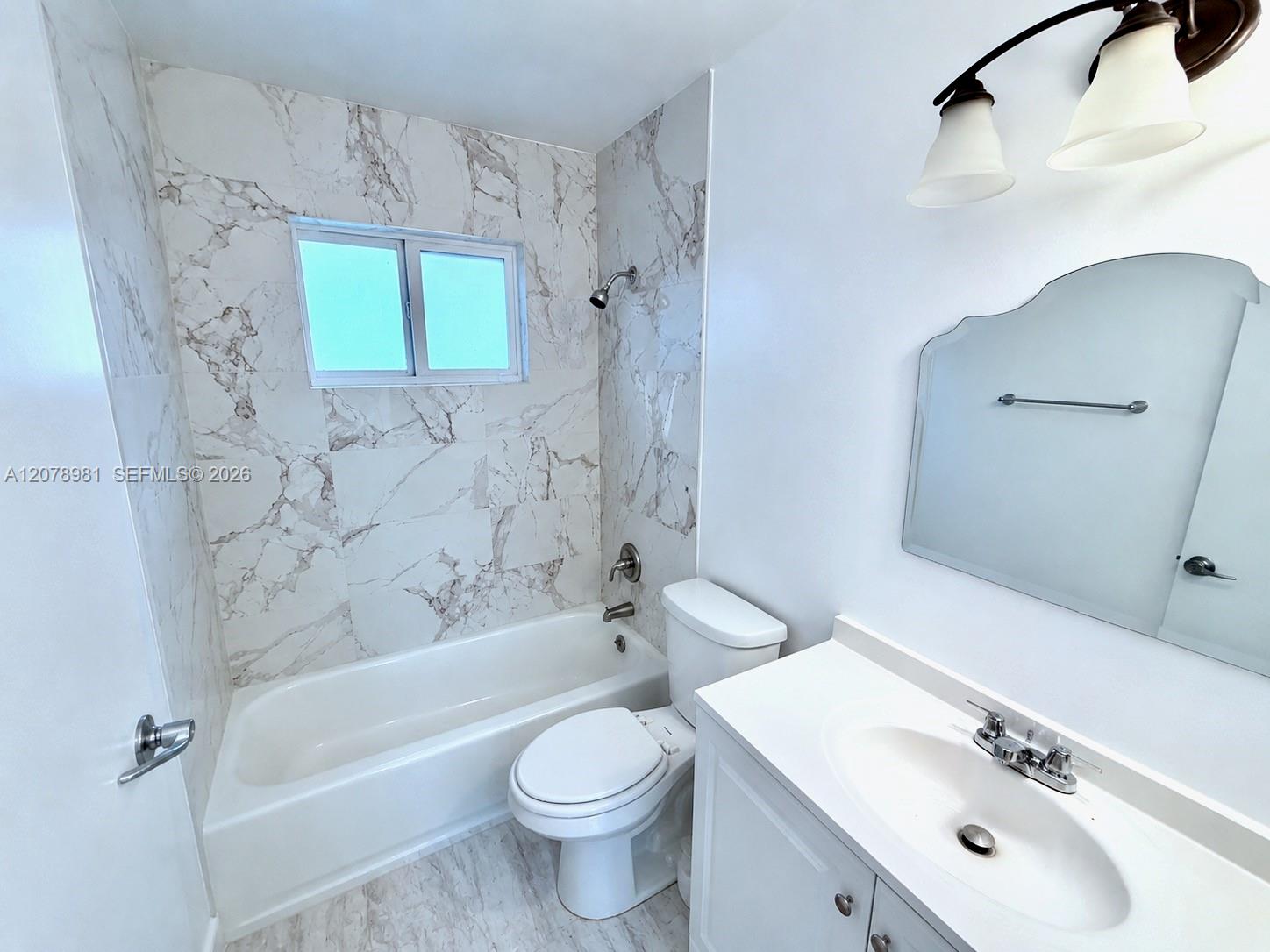 4940 SW 25th Ave — Photo 4