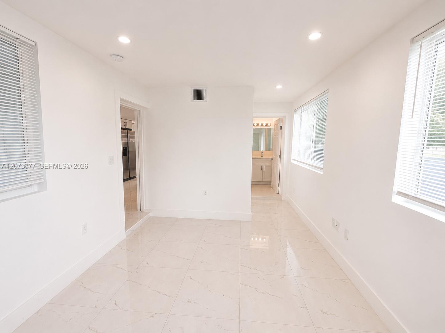 1800 NE 154th St — Photo 5