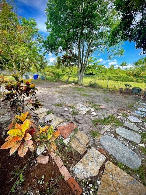 121 NW 7TH Court — Photo 4