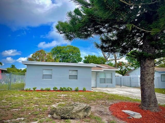 121 NW 7TH Court — Photo 2
