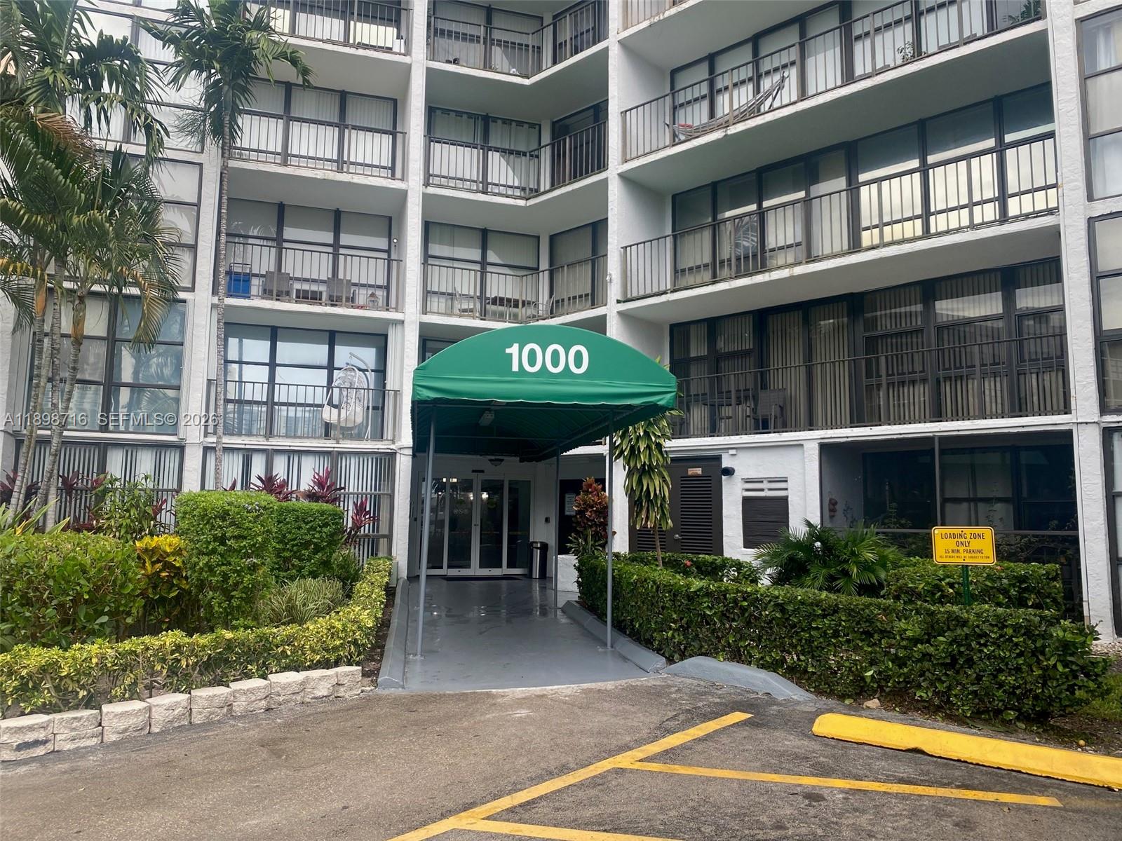 1000 Parkview Dr # 427, Hallandale Beach FL 33009