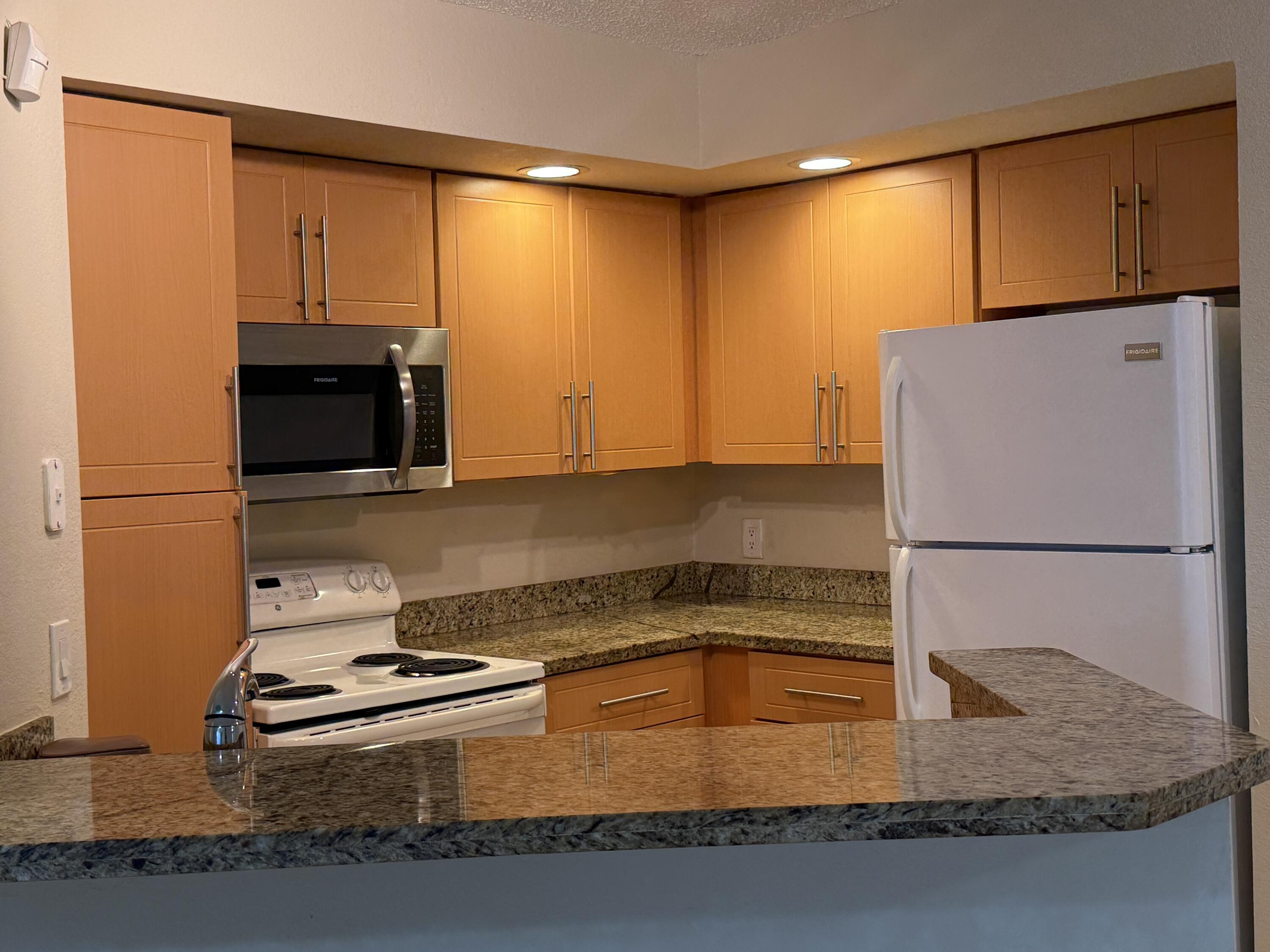 3390 N Pinewalk Drive # 1012 — Photo 2