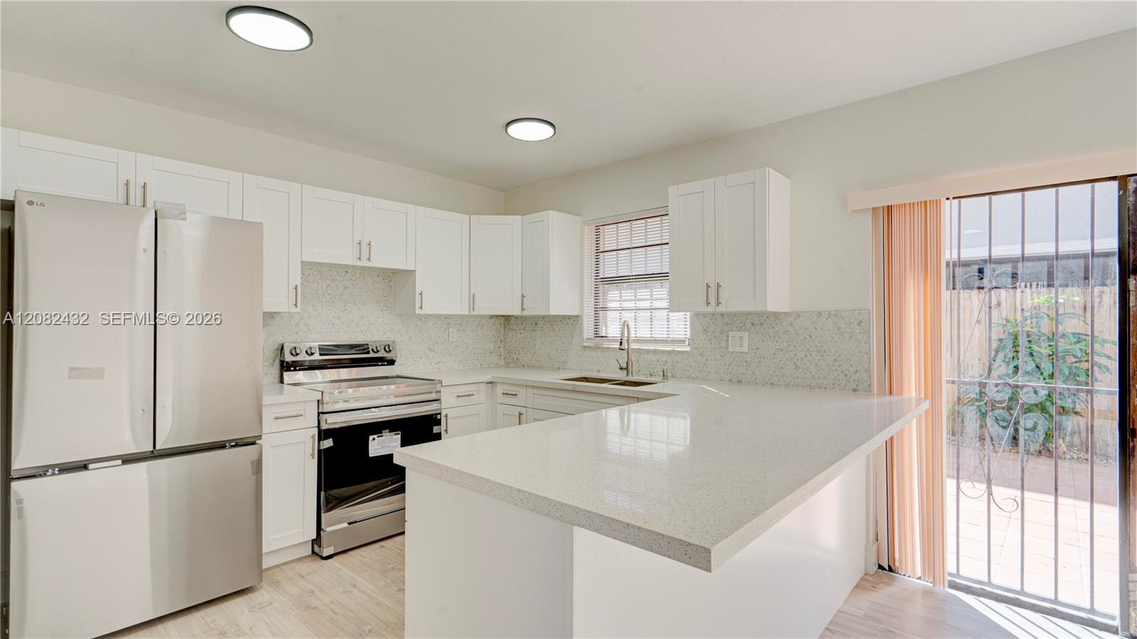 710 SW 114th Ave # C3 — Photo 2