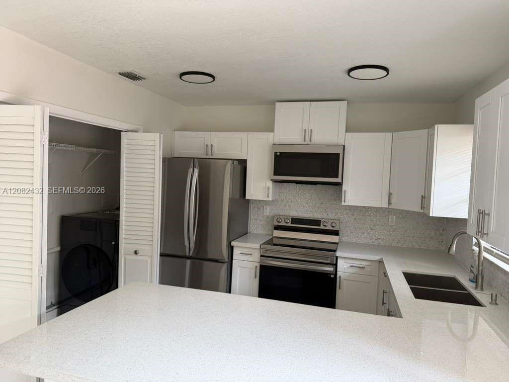 710 SW 114th Ave # C3 — Photo 5