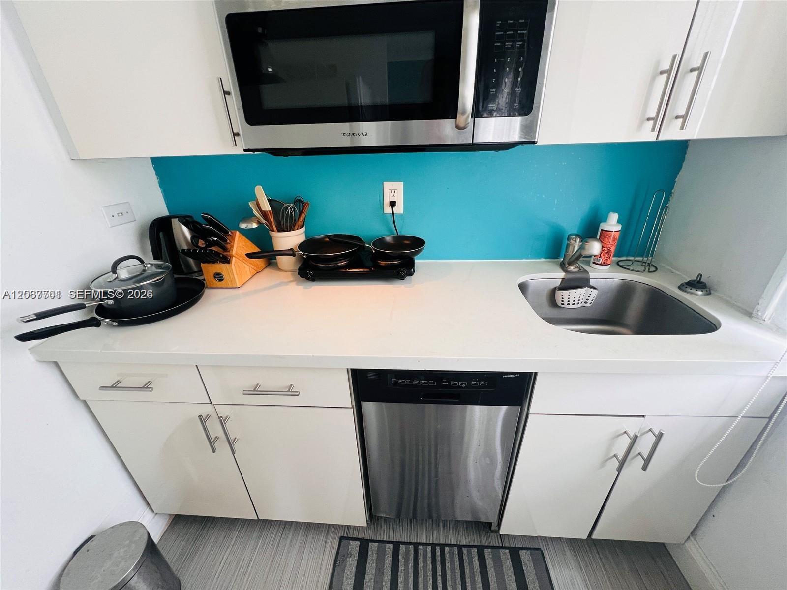 1611 Michigan Ave # 24 — Photo 4