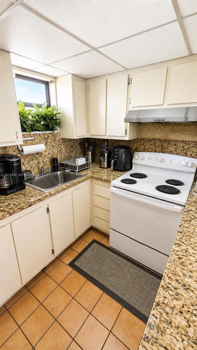8290 Lake Dr # 426 — Photo 3