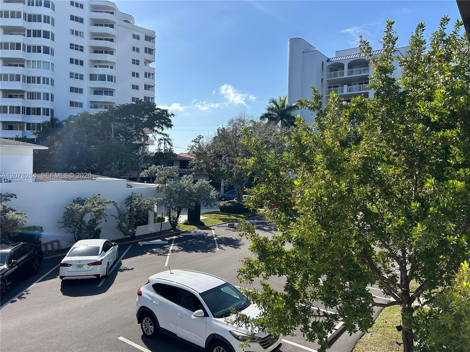 300 Sunset Dr # 2 — Photo 2