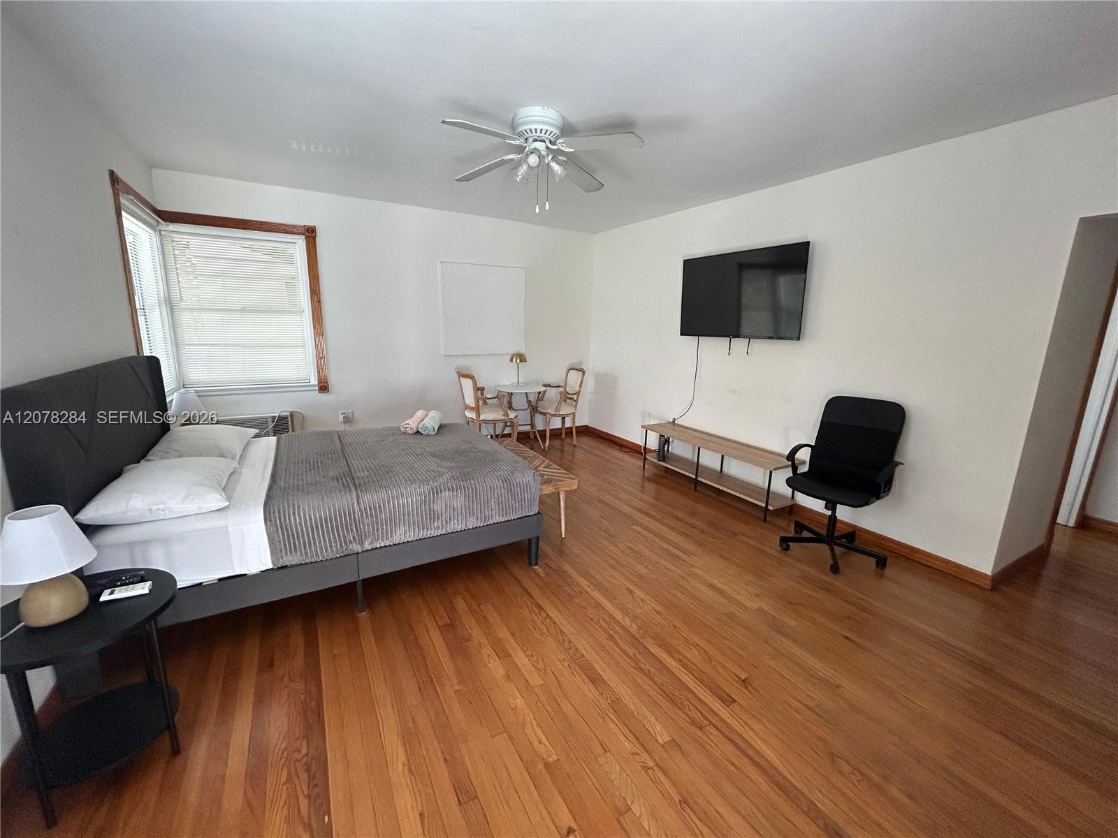 300 Sunset Dr # 2 — Photo 3