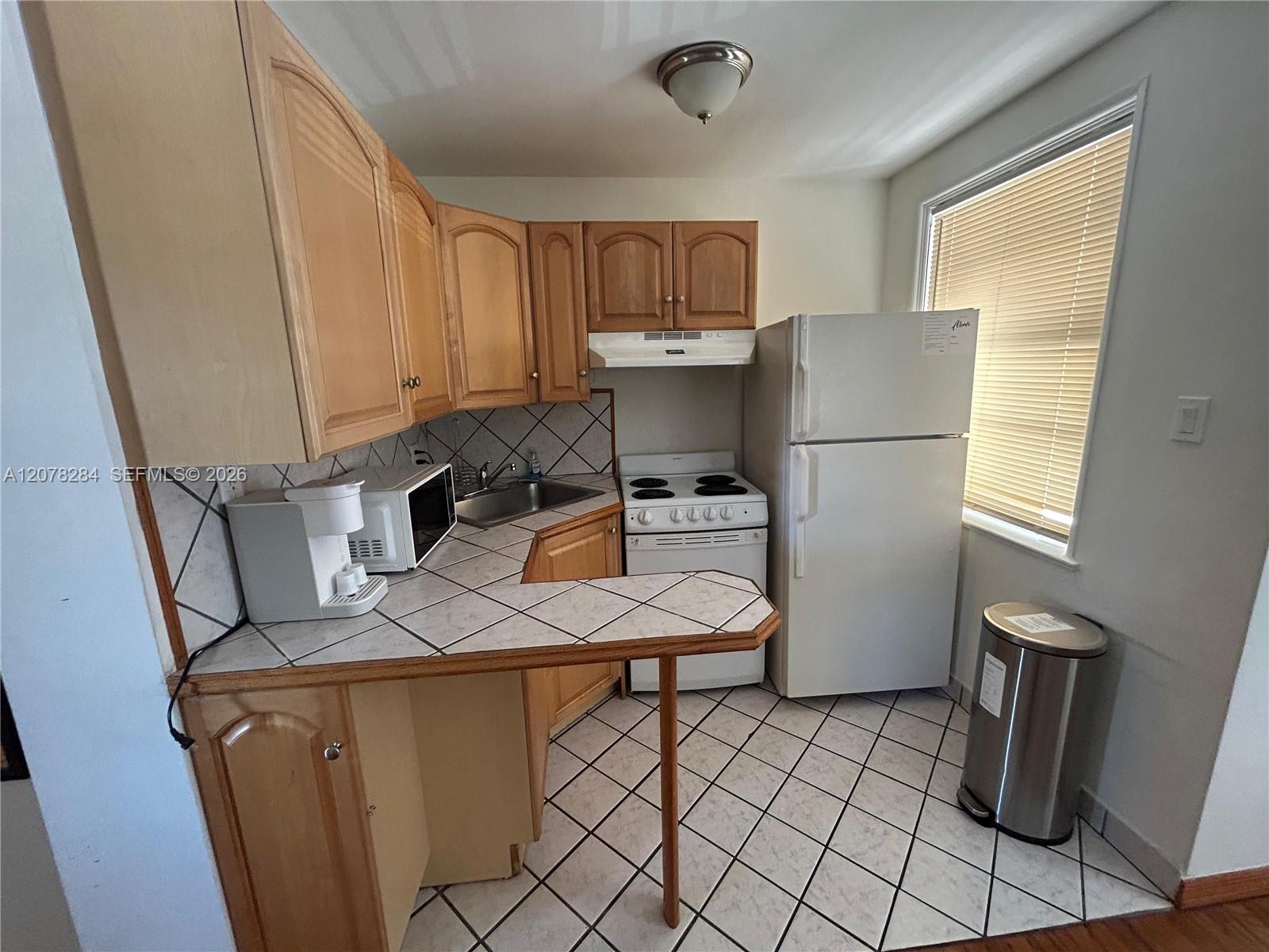 300 Sunset Dr # 2 — Photo 4