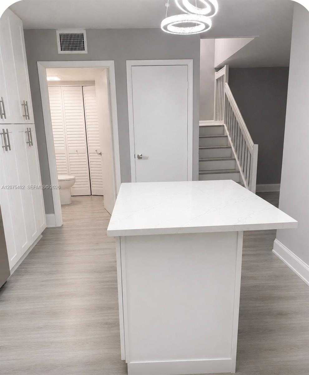 8212 S Coral Cir — Photo 2