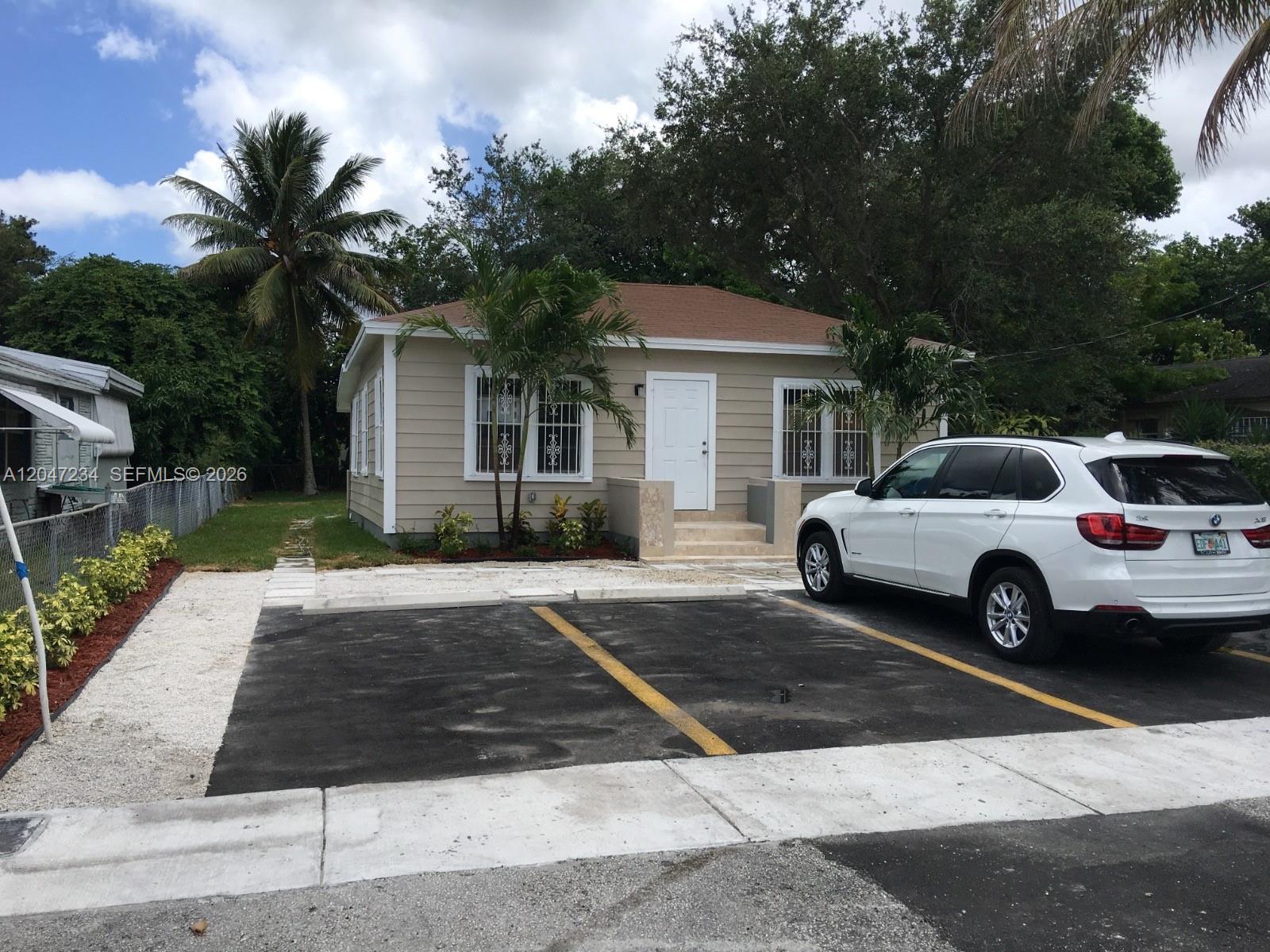 32 NE 169th St # 2, North Miami Beach FL 33162