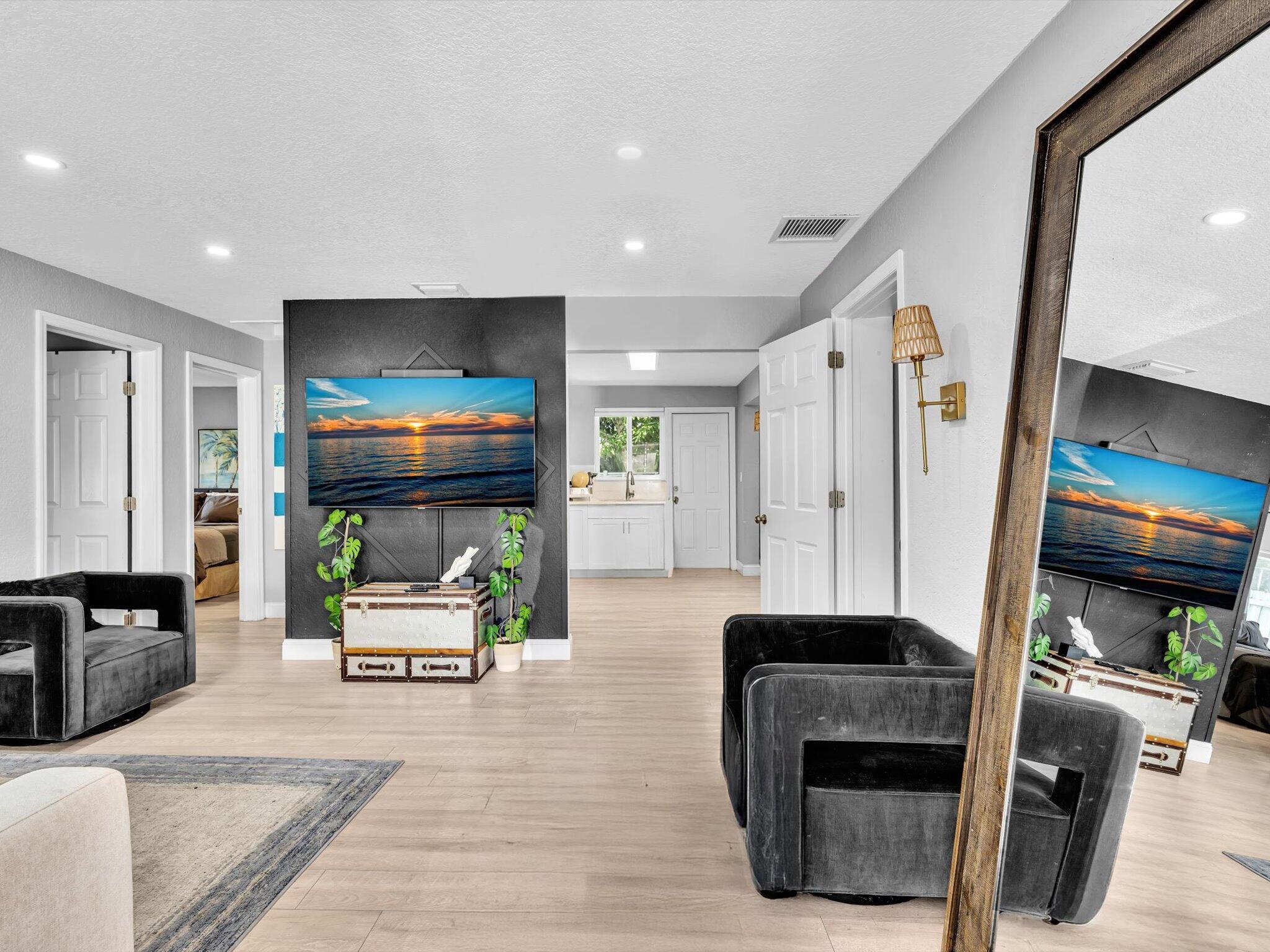 5365 N Andrews Avenue — Photo 3