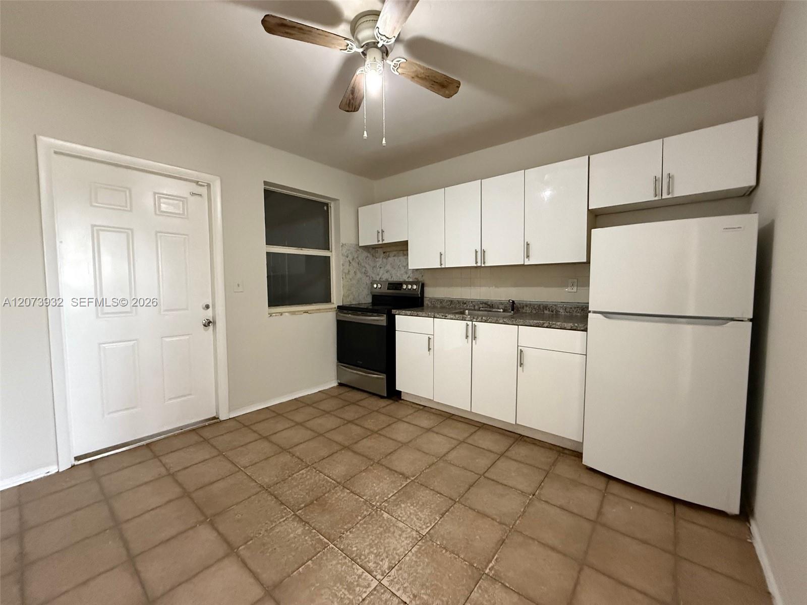 900 SW 5th St # 2 — Photo 2