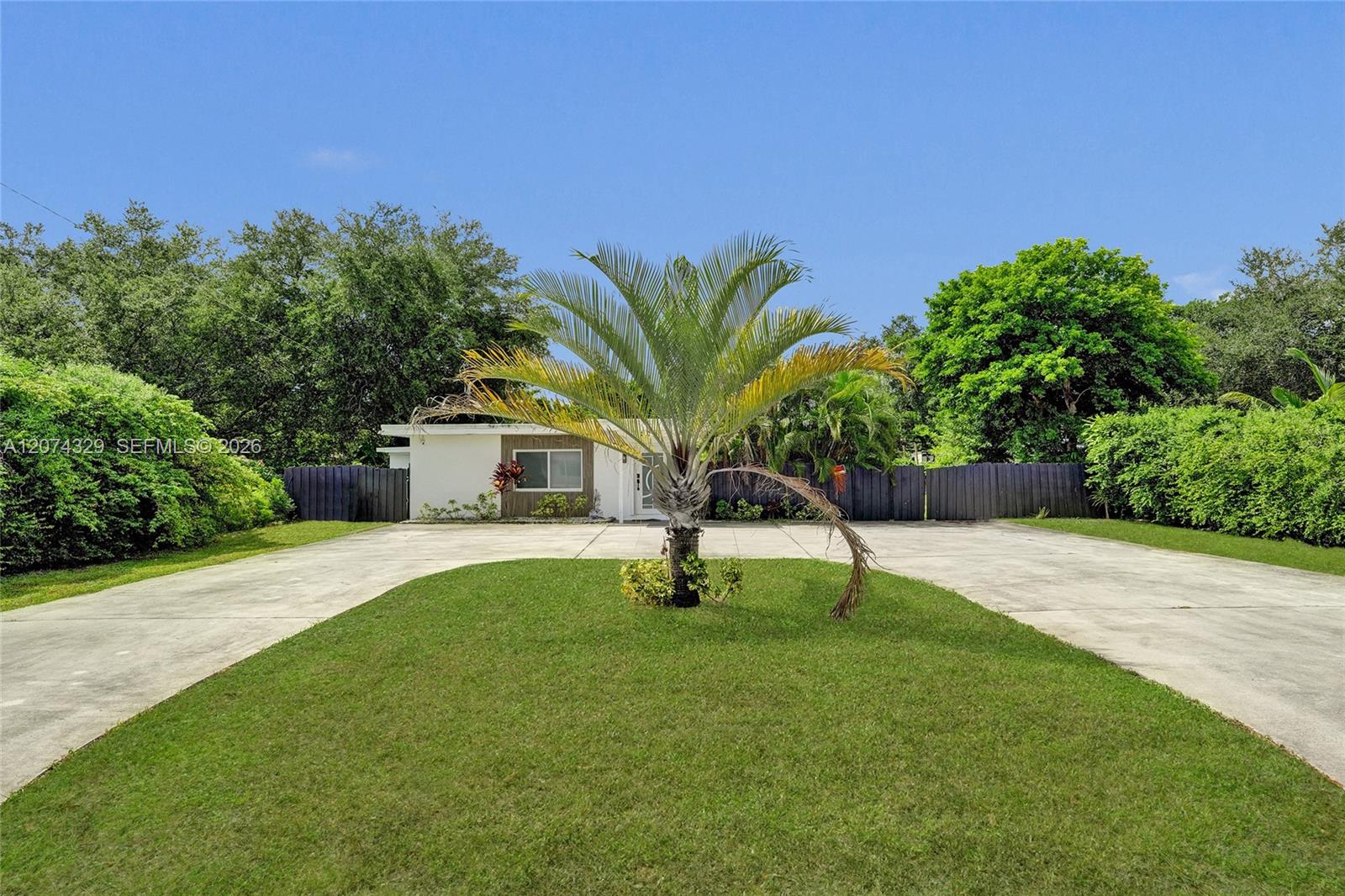 6104 SW 33rd St — Photo 4
