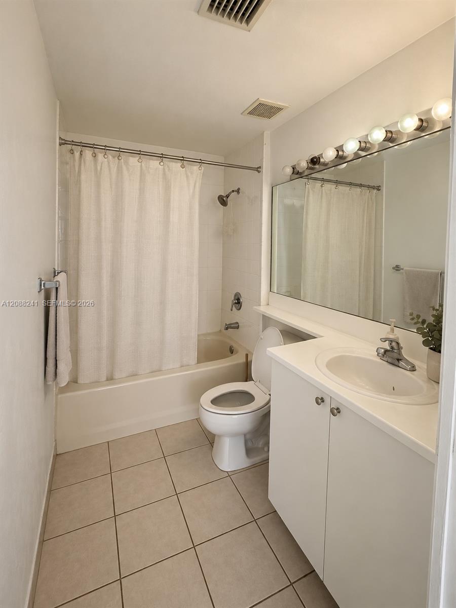 8030 N Nob Hill Rd # 105 — Photo 4
