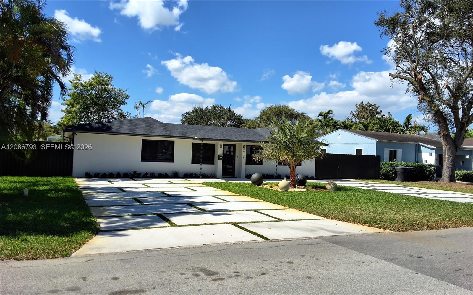 216 Shadow Way — Photo 2