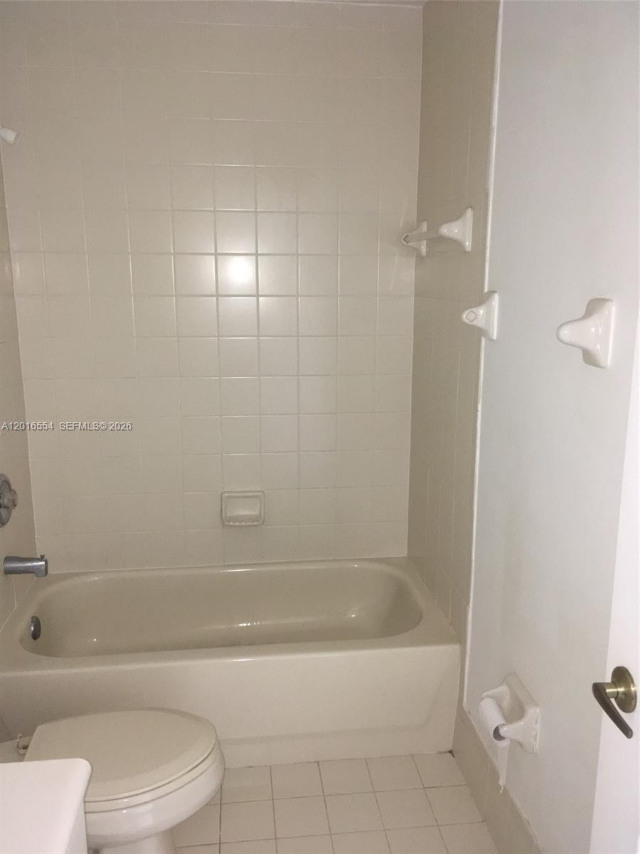 7100 NW 177th St # 14, Hialeah FL 33015