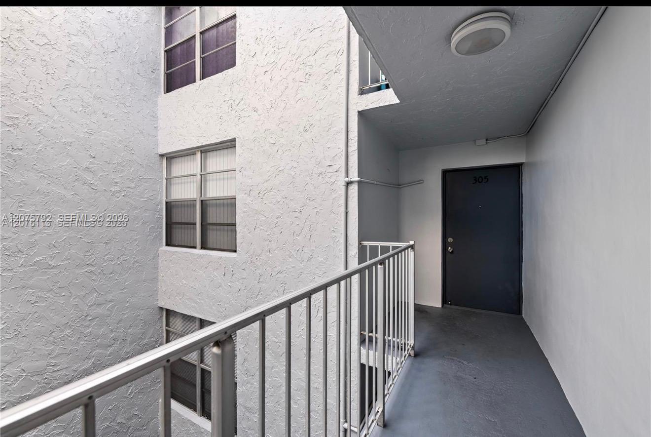 9400 Live Oak Pl # 205 — Photo 2