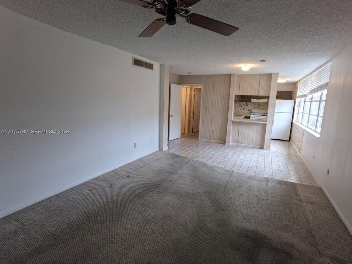 9400 Live Oak Pl # 205 — Photo 4