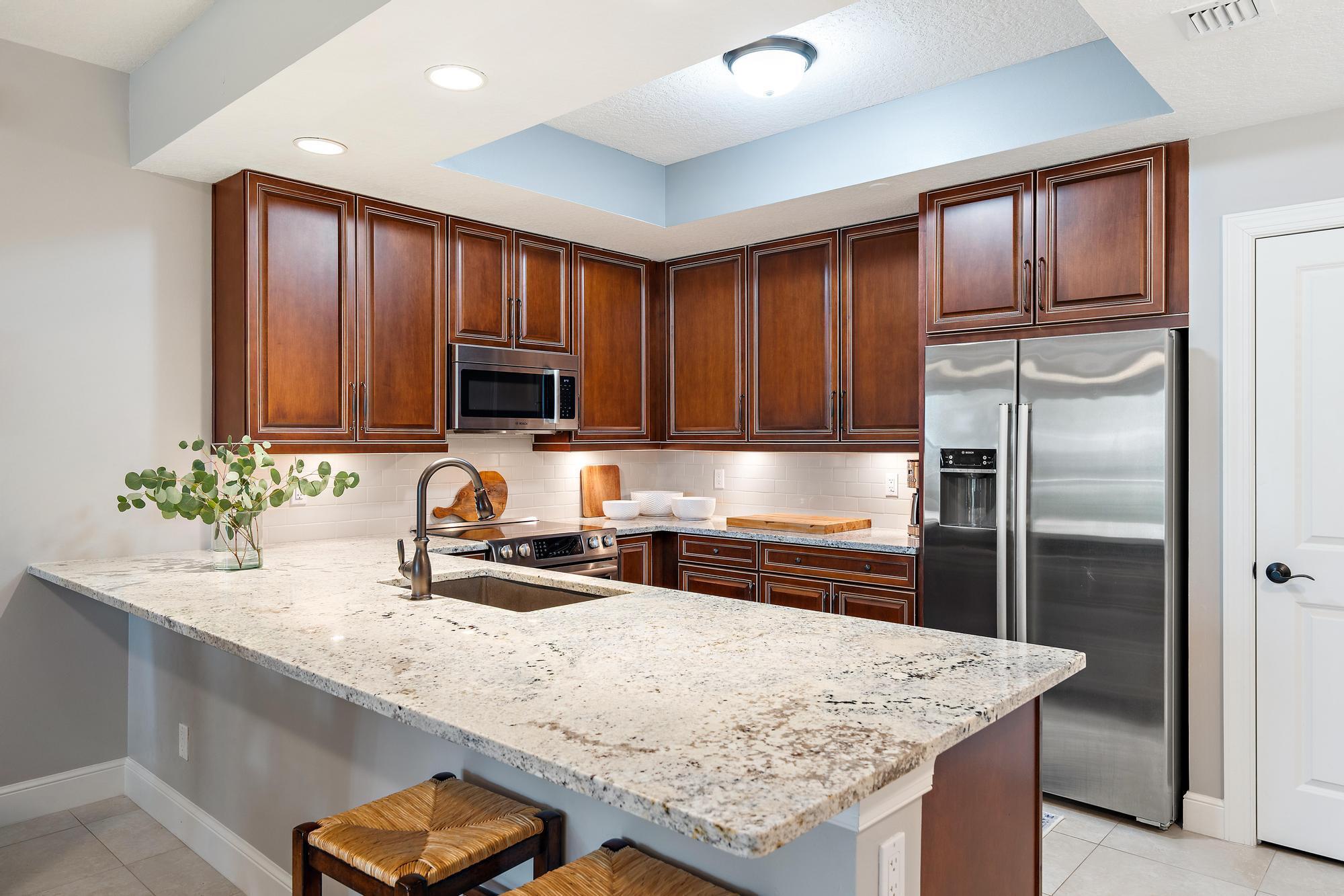 814 BAY COLONY Drive S — Photo 4